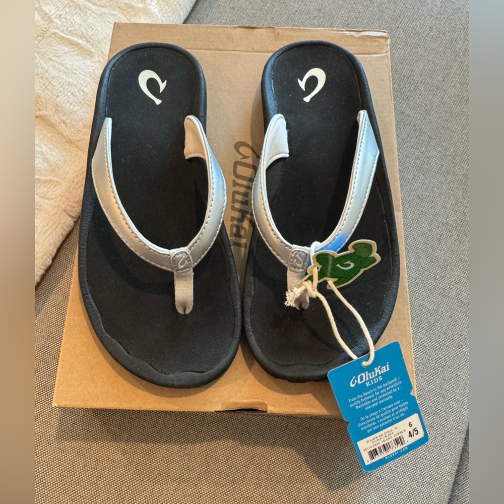 NEW-OluKai Kids' Black and Silver Sandals
